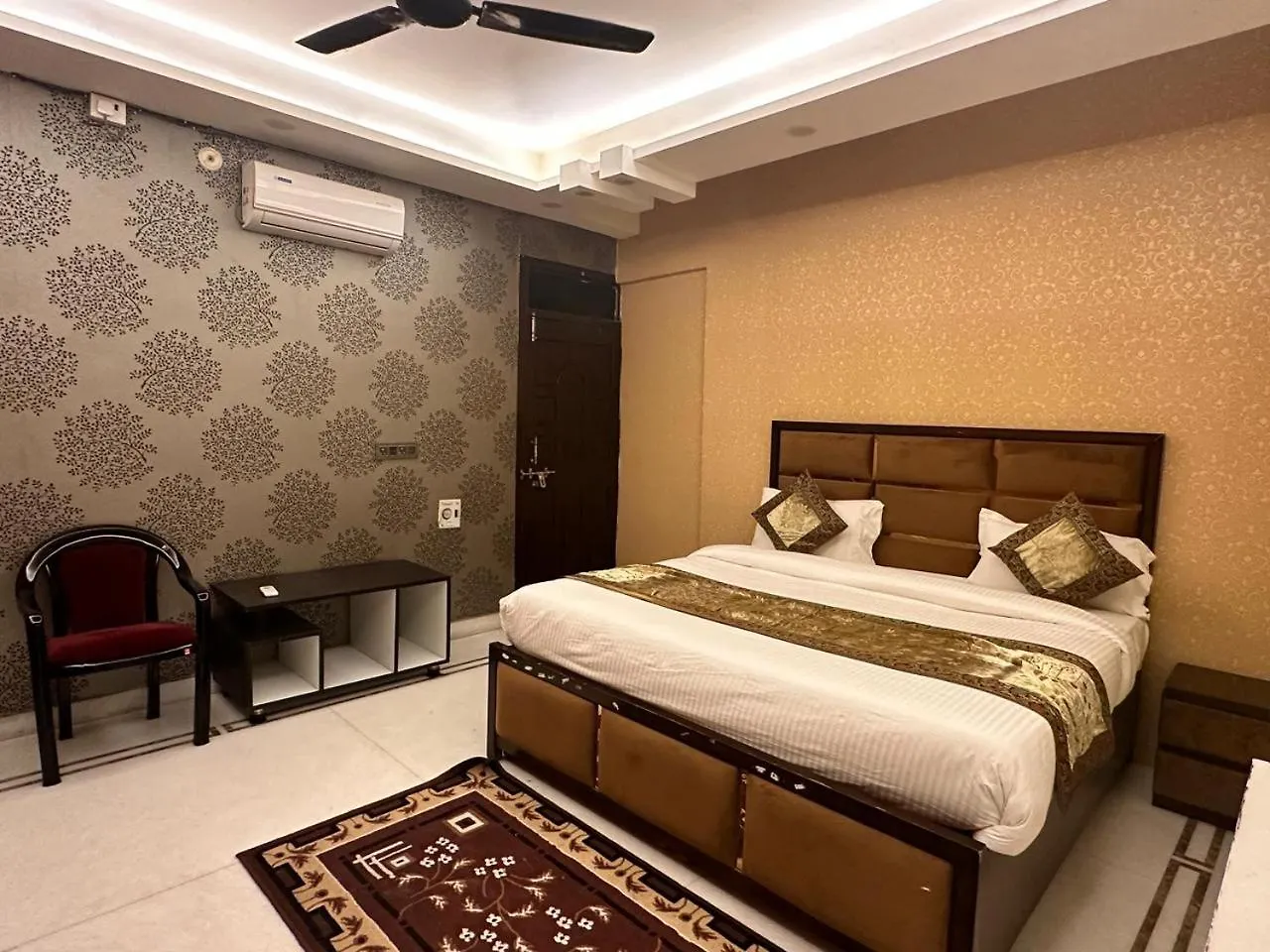 Hotel Shivi Varanasi Aparthotel